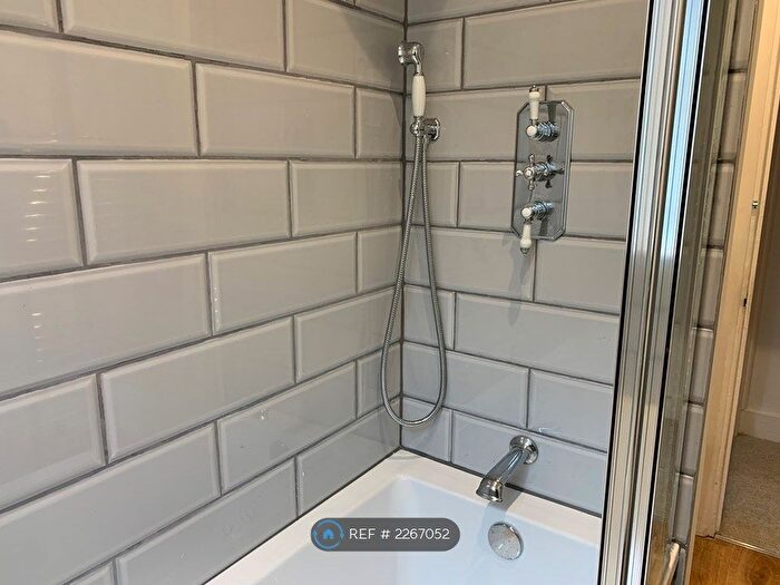 3 Bedroom Flat To Rent In Revelstoke Road, London, SW18
