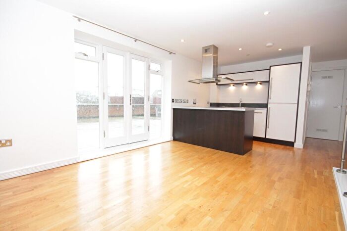 2 Bedroom Apartment To Rent In Crown Lane Maidenhead Berkshire, SL6