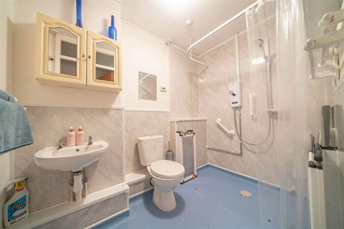 1 Bedroom Flat For Sale In Victoria Street, Weymouth, DT4 - Photo 7