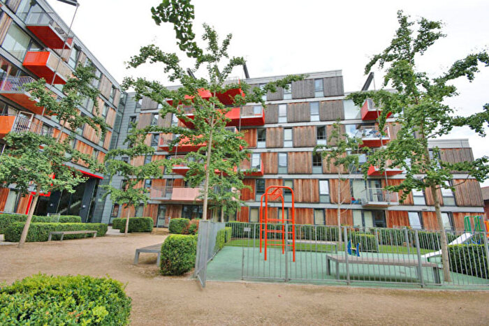 1 Bedroom Flat To Rent In Queensbridge Road, London, E2