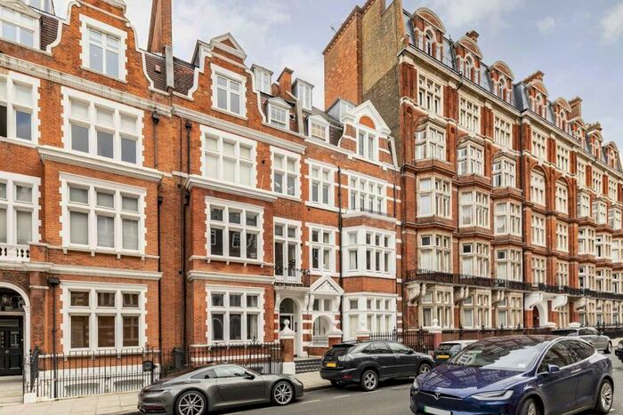 2 Bedroom Flat To Rent In Palace Court, London, W2
