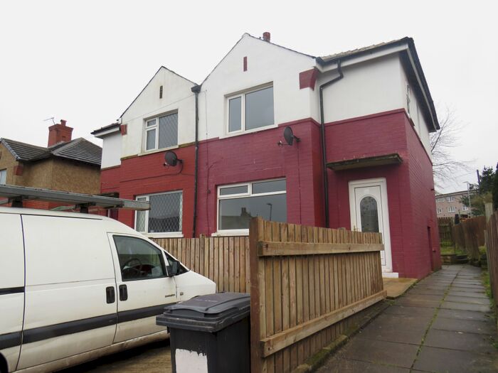 3 Bedroom Semi-Detached House To Rent In Vegal Crescent, Halifax, HX3