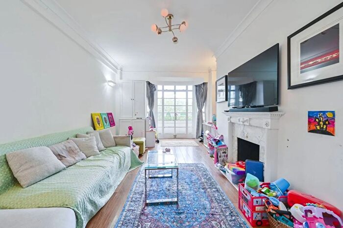 3 Bedroom Flat To Rent In Dorset House, Gloucester Place, Baker Street, NW1