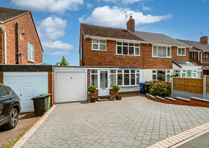 3 Bedroom Semi-Detached House For Sale In Kingsley Road, Kingswinford, DY6