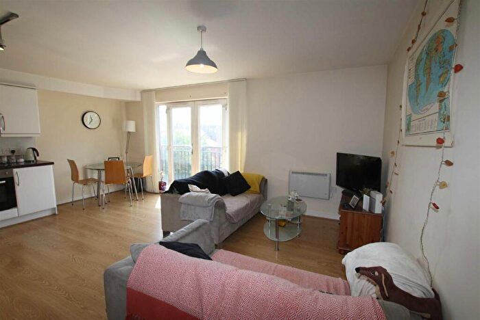 3 Bedroom Apartment To Rent In Central Court, Melville St., M3