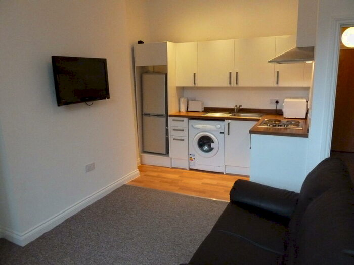 1 Bedroom Apartment To Rent In Ermington Terrace, Flat, PL4