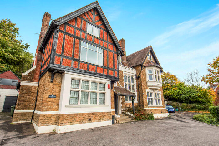 2 Bedroom Flat To Rent In Guildown Road, Guildford, GU2