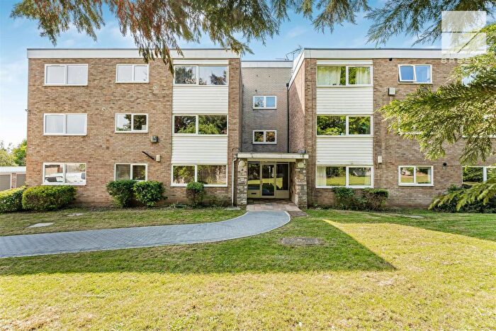 2 Bedroom Flat For Sale In Oakdale Gardens, London, E4