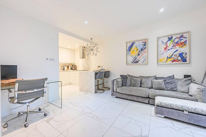 2 Bedroom Flat For Sale In Fishguard Way, London, Docklands, London, E16