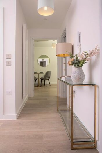 3 Bedroom Flat To Rent In Old Market Place, Farnham, GU9