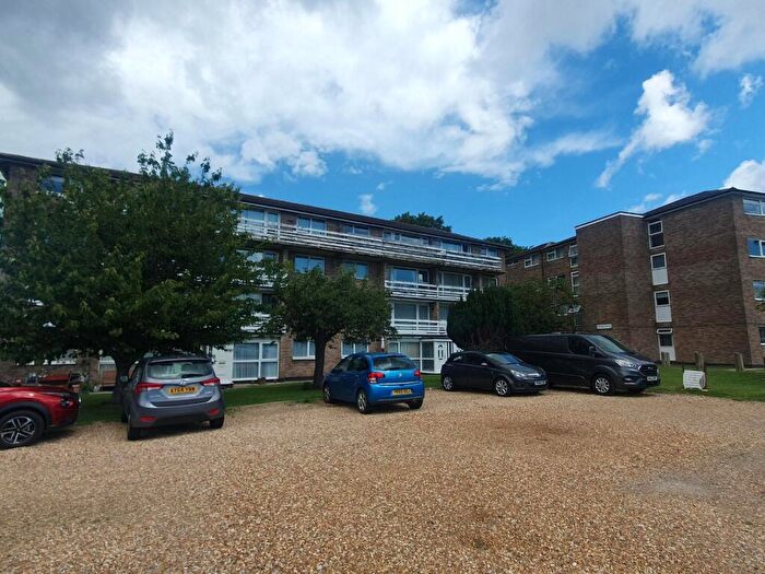 2 Bedroom Flat To Rent In Chidham Walk, Havant, Hampshire, PO9