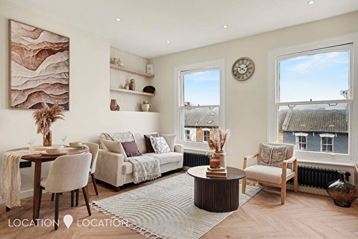 2 Bedroom Flat For Sale In Farleigh Road, London, N16
