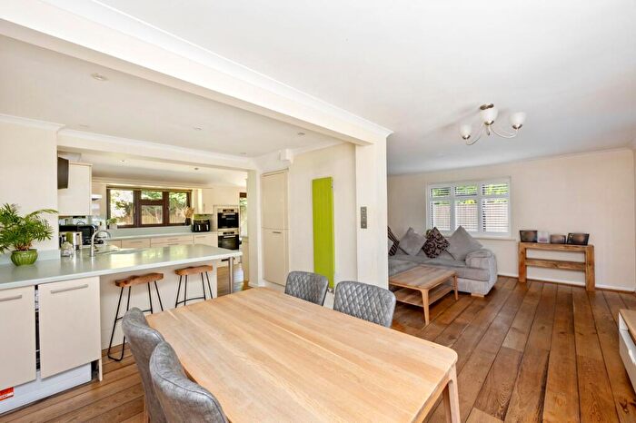 3 Bedroom Link Detached House For Sale In Glebelands, Crawley Down, RH10