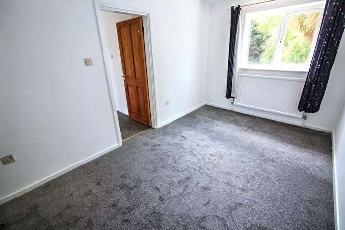4 Bedroom Semi-Detached House To Rent In Sparrows Herne, Basildon, SS16