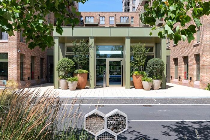 1 Bedroom Apartment To Rent In Parkview Avenue, Brent Cross Town, NW2