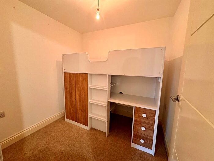 1 Bedroom Flat To Rent In The Approach, Rayleigh, SS6