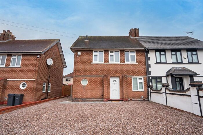 3 Bedroom Semi Detached House For Sale In Hengham Road, Birmingham, B26