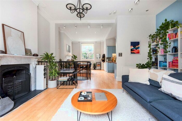 2 Bedroom Apartment To Rent In Elmore Street, London, N1