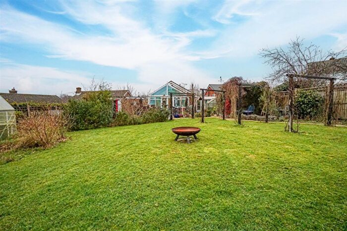 2 Bedroom Detached Bungalow For Sale In Grange Avenue, Hastings, TN34