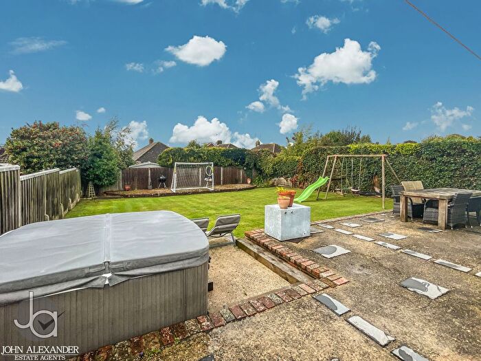 4 Bedroom Detached House For Sale In The Close, Frinton-On-Sea, CO13