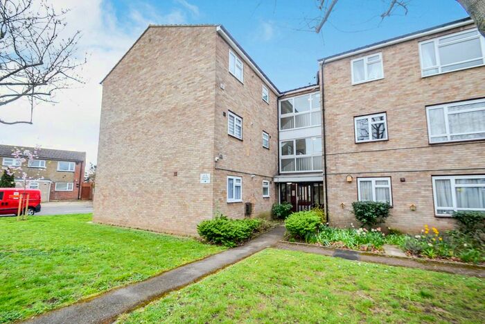 1 Bedroom Flat To Rent In Aldephi Crescent, Hornchurch, RM12