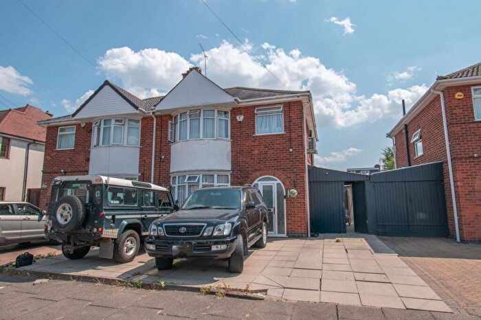 3 Bedroom Semi-Detached House For Sale In Romway Avenue, Leicester, LE5