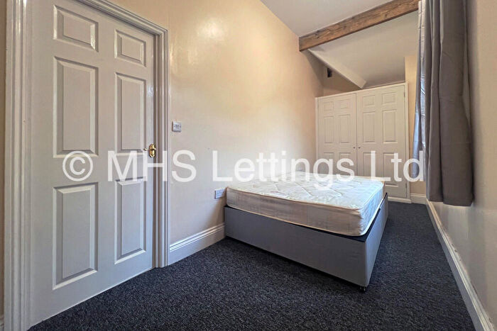 1 Bedroom Flat To Rent In Flat, Moorland Road, Leeds, LS6