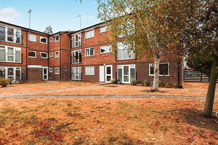 2 Bedroom Flat For Sale In Charter Way, Wallingford, OX10