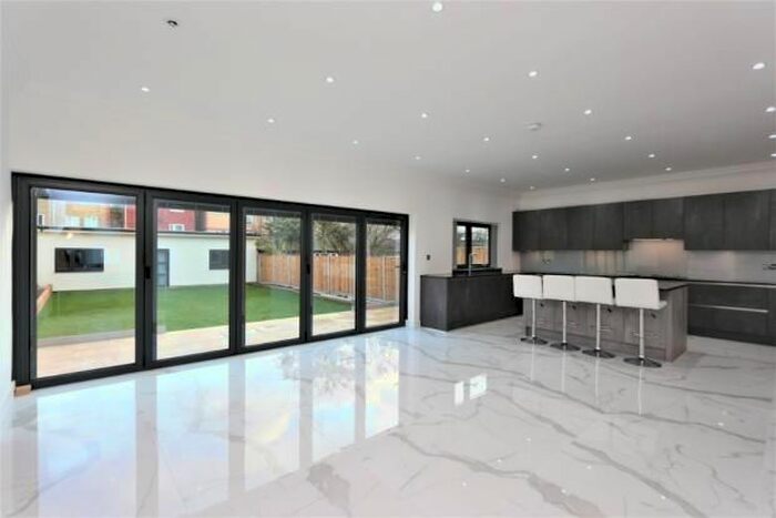 6 Bedroom Terraced House To Rent In Forest Drive West, Leyton, E11