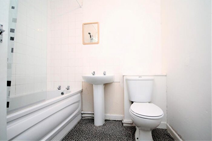 2 Bedroom Flat To Rent In Broadfield Drive, Leyland, Lancashire, PR25