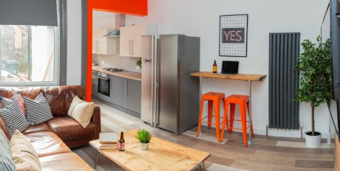 4 Bedroom Terraced House To Rent In Cemetery Avenue, Sheffield, S11