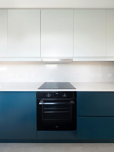 2 Bedroom Apartment To Rent In Russell Court, Cambridge, Cambridgeshire, CB2