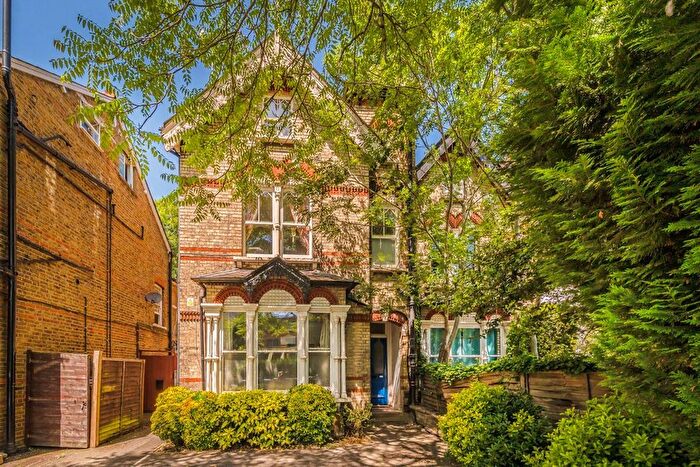 1 Bedroom Flat For Sale In Kingston Hill, Kingston Upon Thames, KT2
