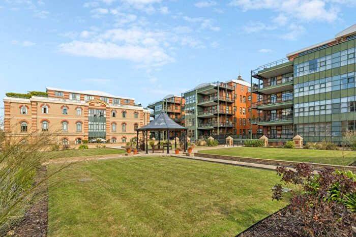 2 Bedroom Flat To Rent In Brasenose Drive, Barnes, SW13