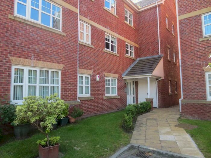 2 Bedroom Apartment To Rent In Ellesmere Green, Monton, M30
