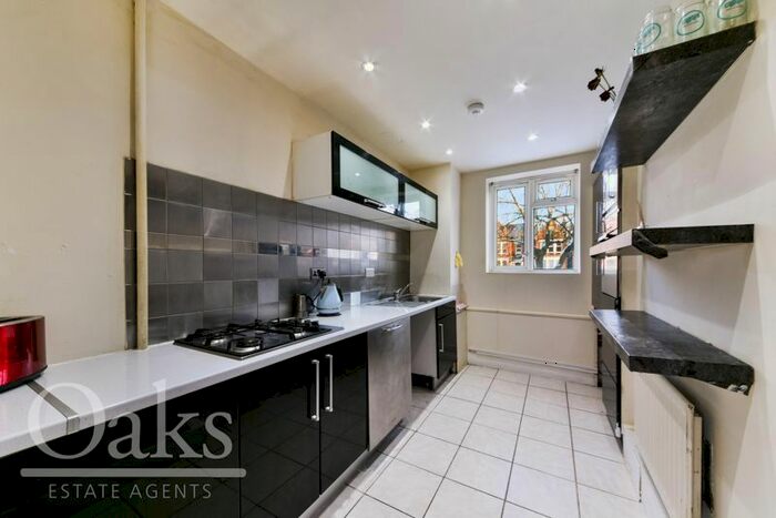 2 Bedroom Flat To Rent In Hopton Road, London, SW16