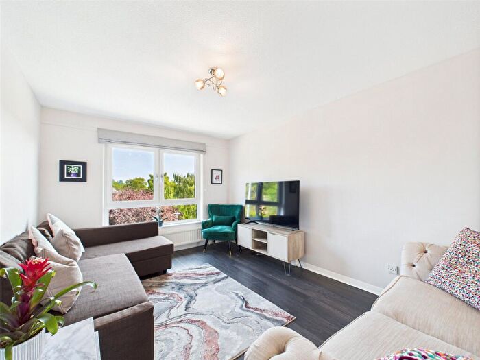 2 Bedroom Apartment To Rent In South Beechwood, Edinburgh, Midlothian, EH12