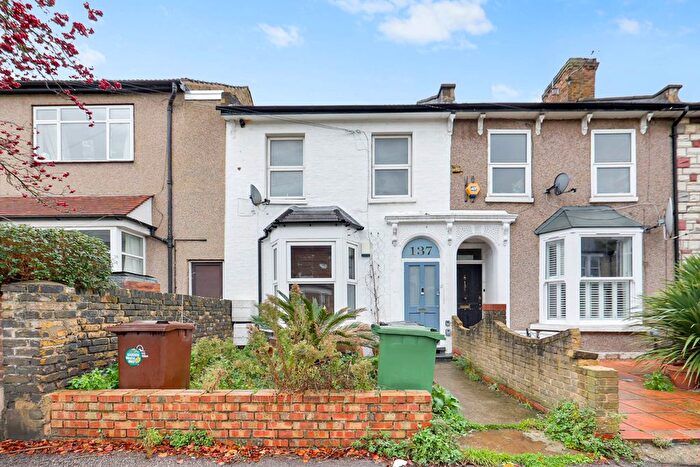 2 Bedroom Flat For Sale In Grange Park Road, Leyton, E10