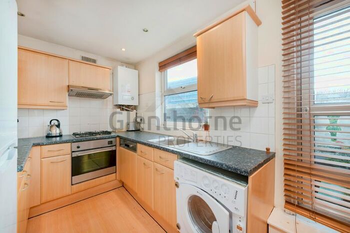 2 Bedroom Flat To Rent In Stamford Hill, London, N16