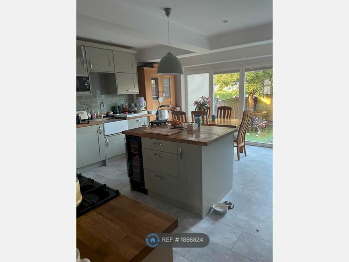 5 Bedroom Semi-Detached House To Rent In Monson Rd, Redhill, RH1