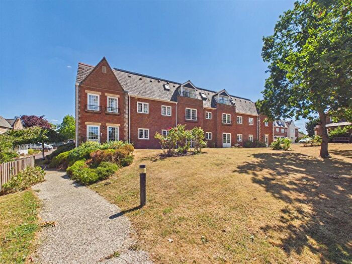 2 Bedroom Flat For Sale In Park Lane, Tilehurst, Reading, RG31