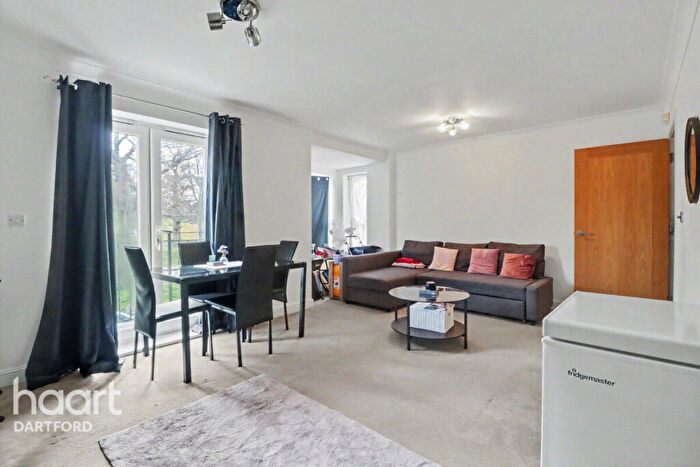2 Bedroom Apartment For Sale In Ingress Park Avenue, Greenhithe, DA9