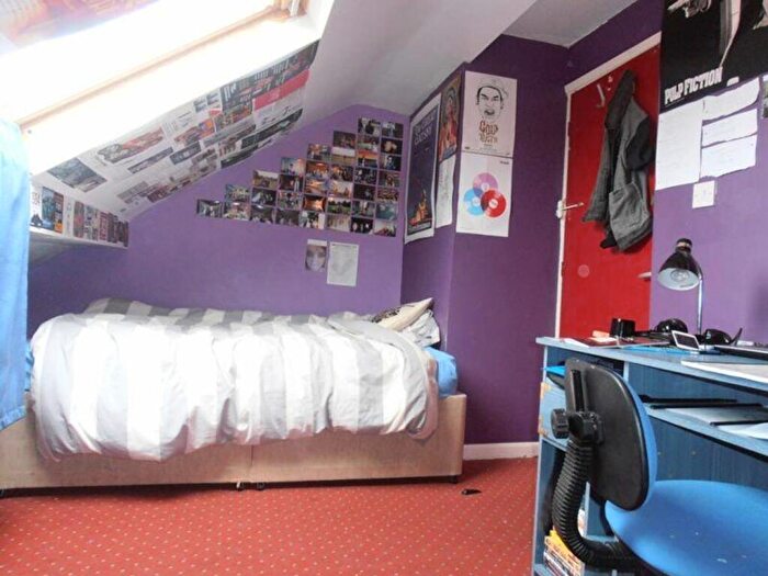 5 Bedroom House To Rent In Teversal Avenue, Nottingham, NG7