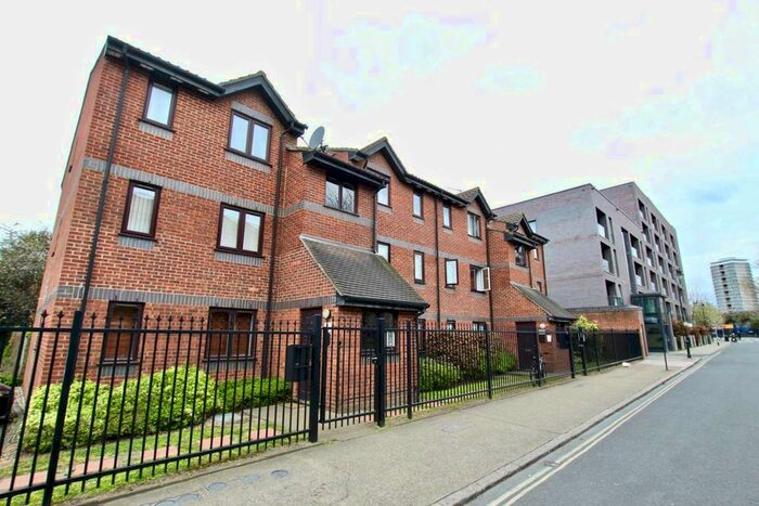 2 Bedroom Flat To Rent In Rouel Road, London, SE16