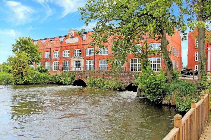 3 Bedroom Apartment To Rent In Woking, GU22