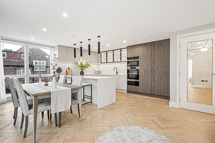 3 Bedroom Flat To Rent In The Luxley, Golders Green, NW11