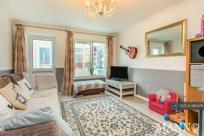 2 Bedroom Terraced House To Rent In Spencer Way, Redhill, RH1