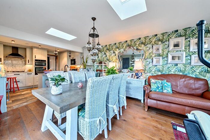 3 Bedroom Bungalow For Sale In Sandwich, Kent, CT13