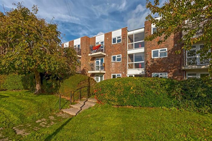 2 Bedroom Flat For Sale In Littlehampton Road, Worthing, BN13
