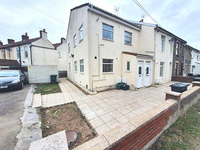 2 Bedroom Flat To Rent In Alsop Road, Kingswood, Bristol, BS15